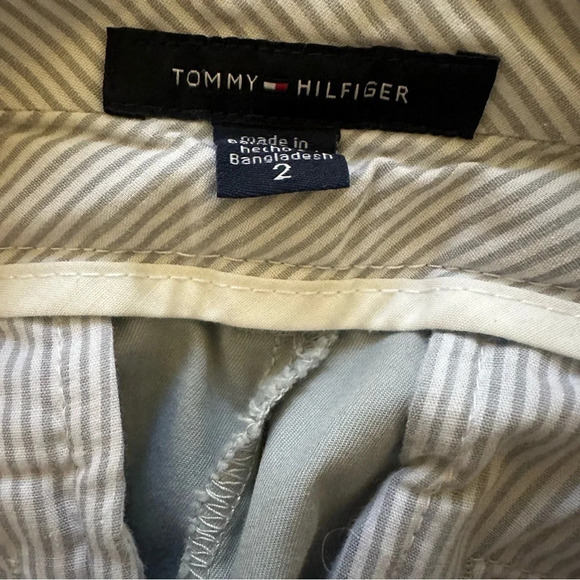 Women’s Tommy Hilfiger 98% Cotton Light Grey Shorts Size 2 - Picture 3 of 4